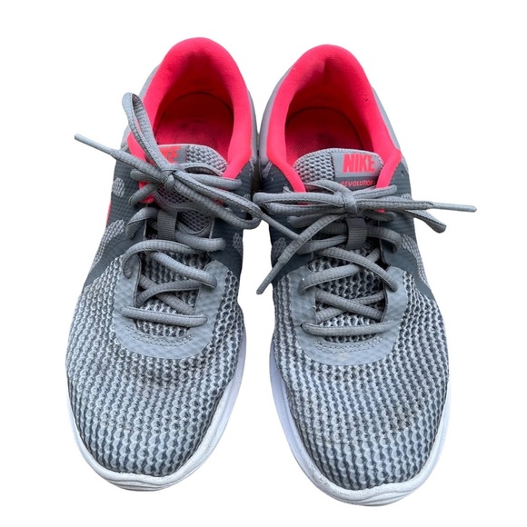 Nike Revolution 4 GS Sneaker‎ 943306 Size: 6Y - Picture 1 of 9